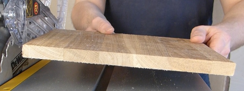Scie à table Dewalt pour planche de chêne